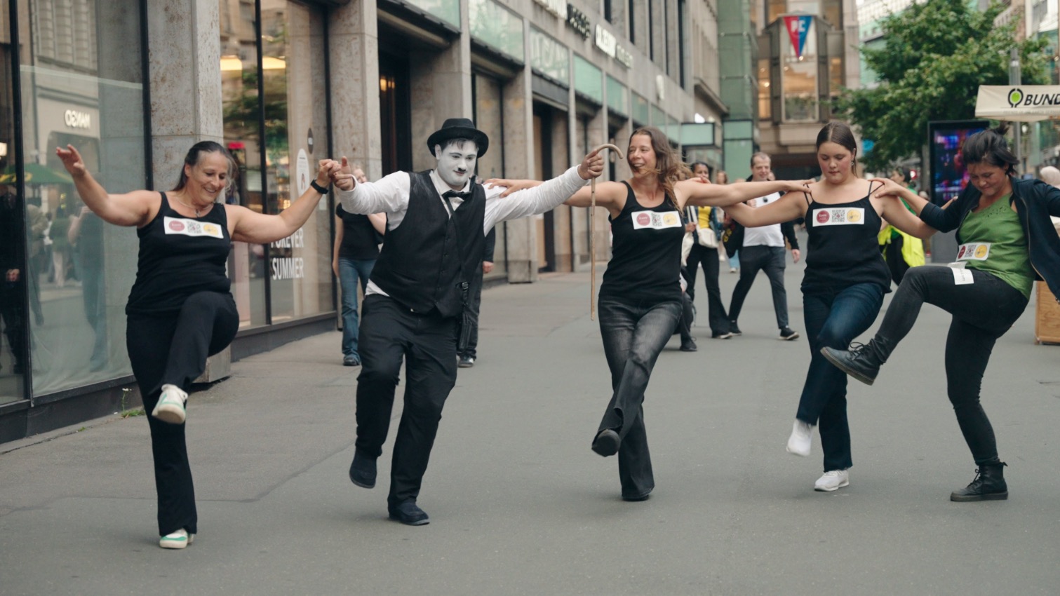 Watch the Follow the Beat flash mob in Leipzig on YouTube