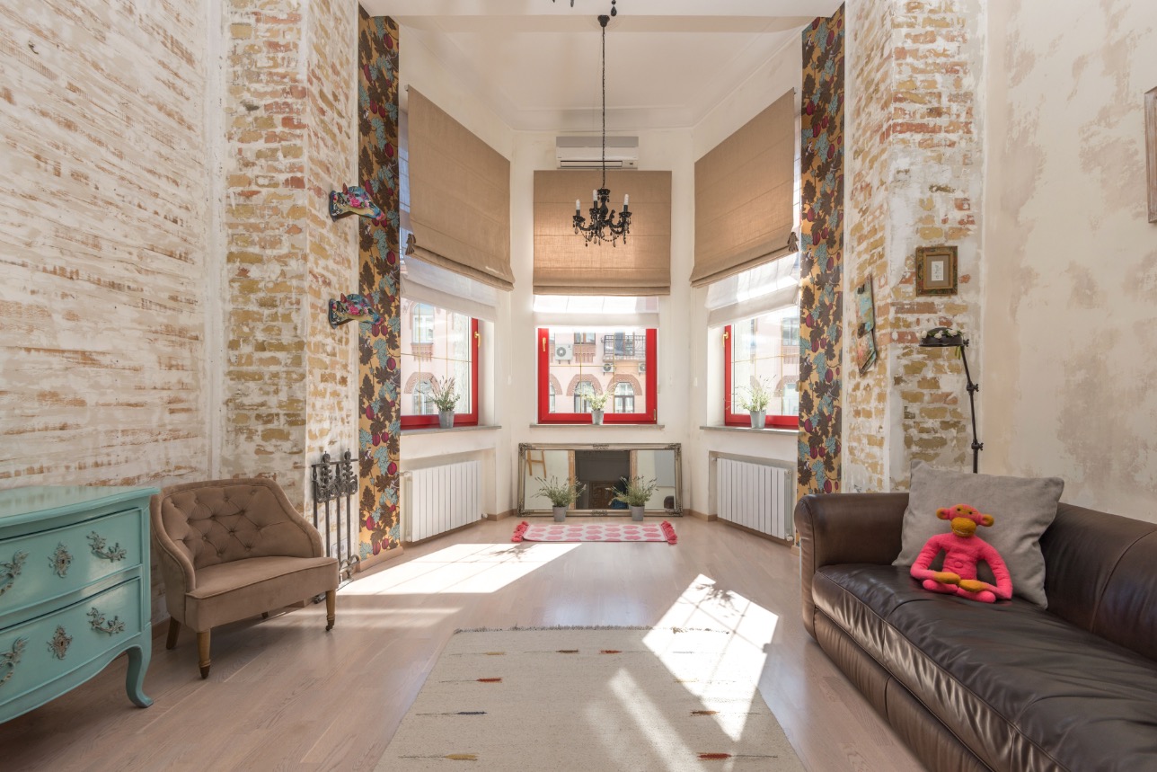 A bright and versatile studio with plenty of room for shared Moments